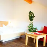 Отель Seehotel Und Schnoeller 5*